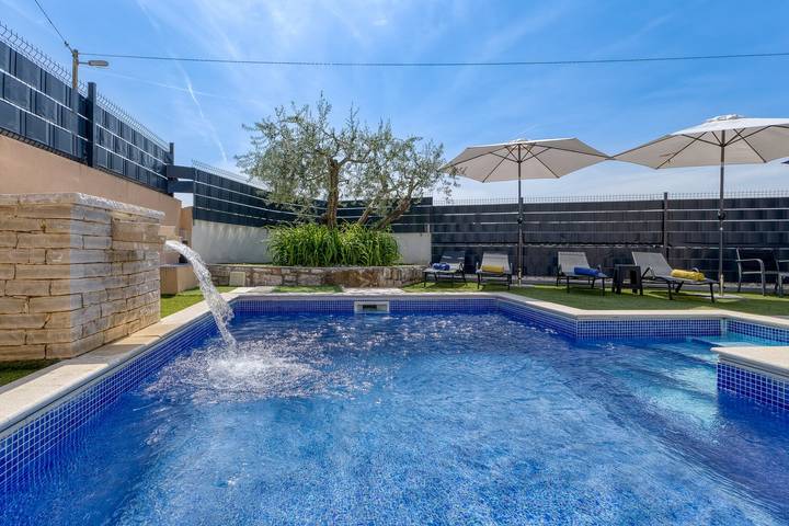 Ferienhaus für 5 Personen, mit Balkon/Terrasse und Garten sowie Pool in Kosinozici - 4