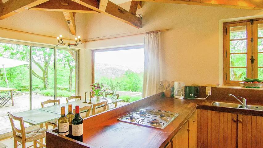 Location de vacances pour 7 personnes, avec jardin à Bouzic - 2