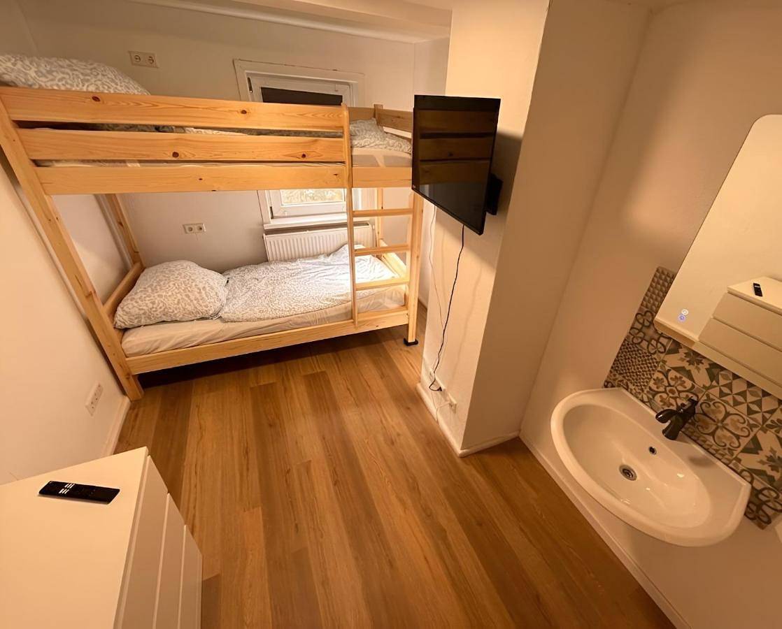 Monteurunterkunft Ii Ferienhaus Ii A7 Holle mit 14 Betten, 3 Duschen und 3 Wcs in Holle (Basse-Saxe), Arrondissement de Hildesheim