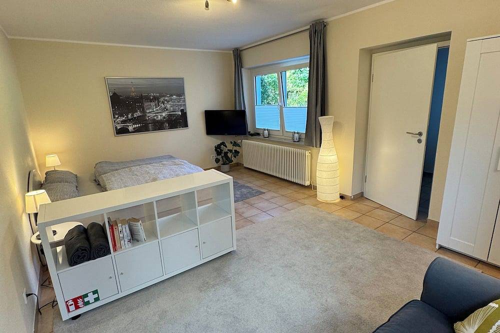 Ganze Wohnung, Moderne und gemütliche Ferienwohnung mit Blick ins Grüne in Remscheid, Bergisches Land