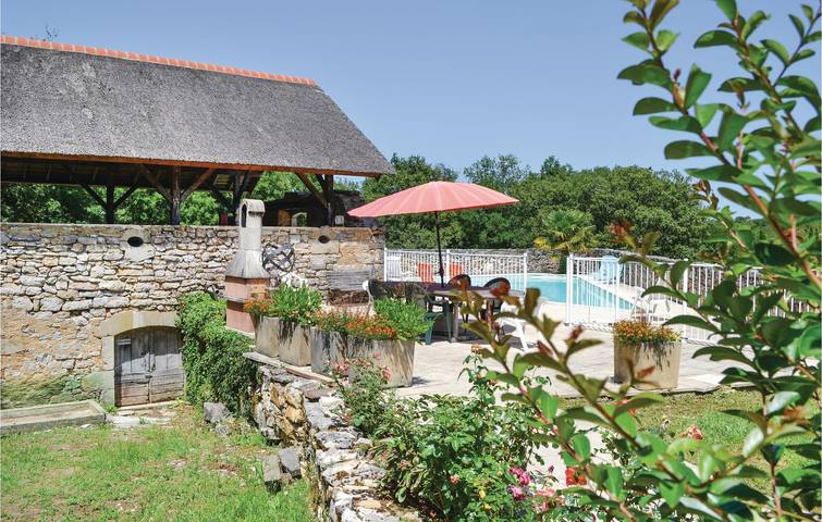 Stylish 120m² Apartment with Pool & Parking, Near Padirac. in Padirac, Quercy