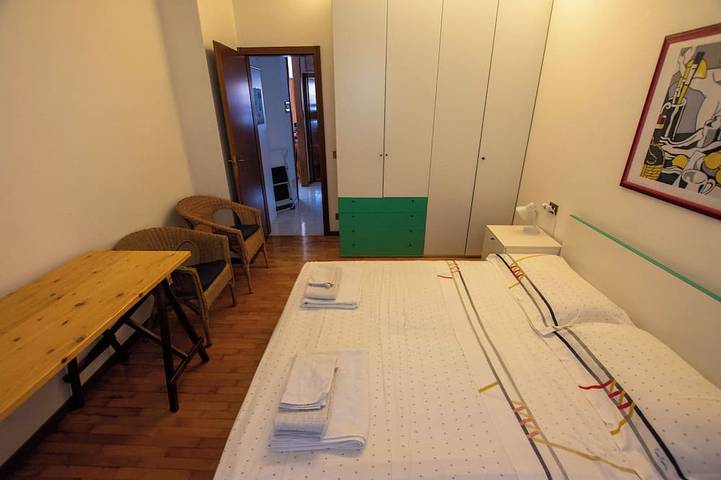 Appartamento intero, Meraviglioso balcone sul lago con bella piscina e giardino tra palme ed ulivi in Brenzone, Prealpi Gardesane