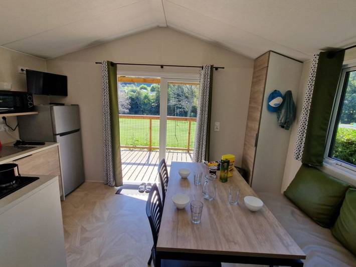 Mobil home pour 5 personnes, avec terrasse et piscine à Saint-Geniez-d'Olt - 2