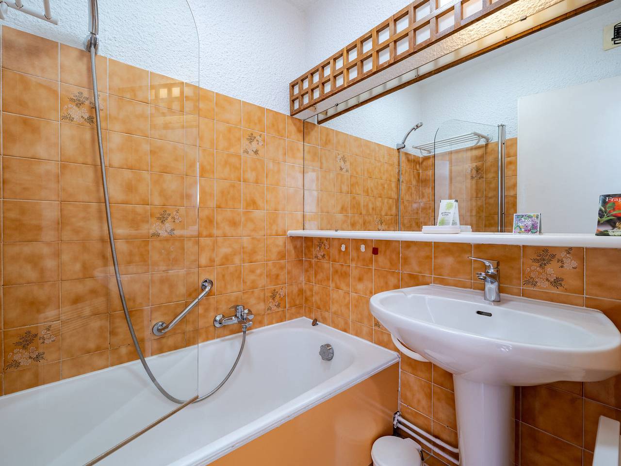 Entire apartment, Apartment 6 people, sea view, Wi-Fi and parking included in Roquebrune-Cap-Martin, Mediterranean Coast (France)