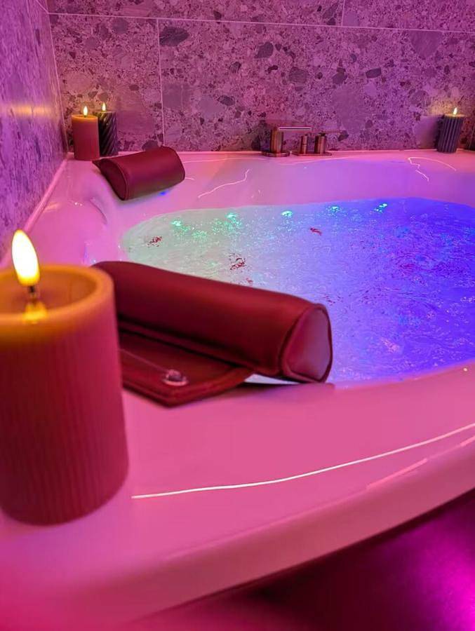 Gîte pour 2 personnes, avec jacuzzi ainsi que sauna et terrasse à Lezennes - 3