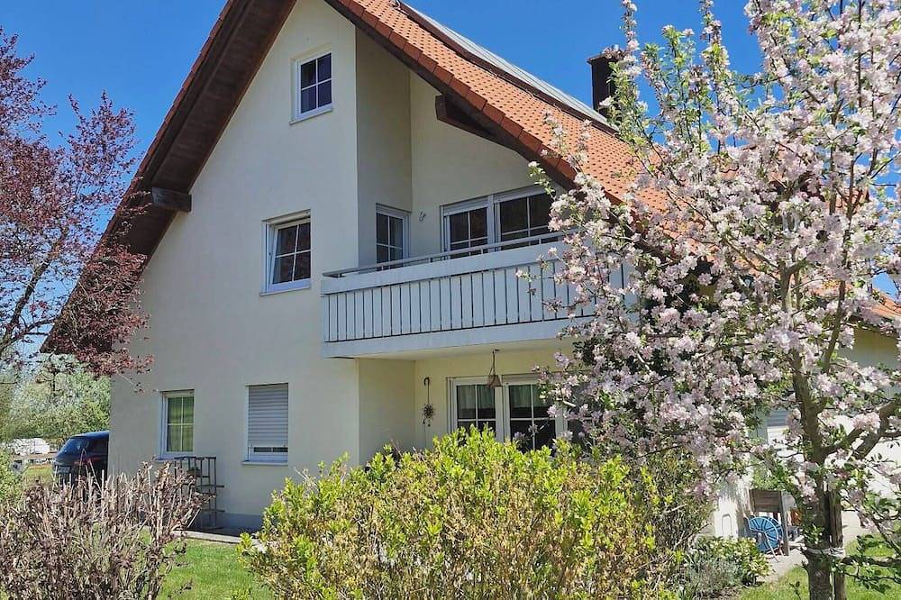 Ganze Wohnung, Ferienwohnung Eva mit Balkon direkt am Waldrand in Woringen, Bayerisch Schwaben