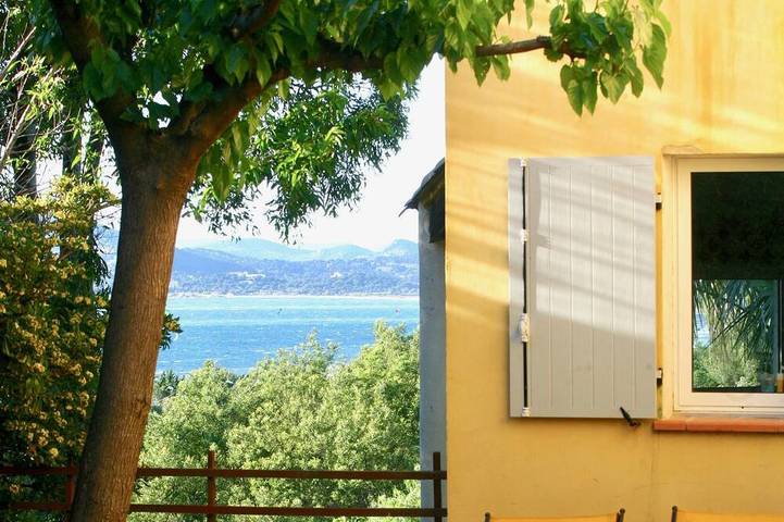 Location de vacances pour 6 personnes, avec jardin et balcon dans Plage de l'Almanarre - 4