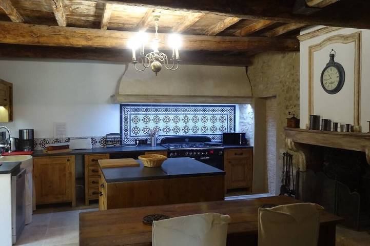 Gîte pour 15 personnes, avec jacuzzi et jardin à Saint-Laurent-des-Arbres - 2