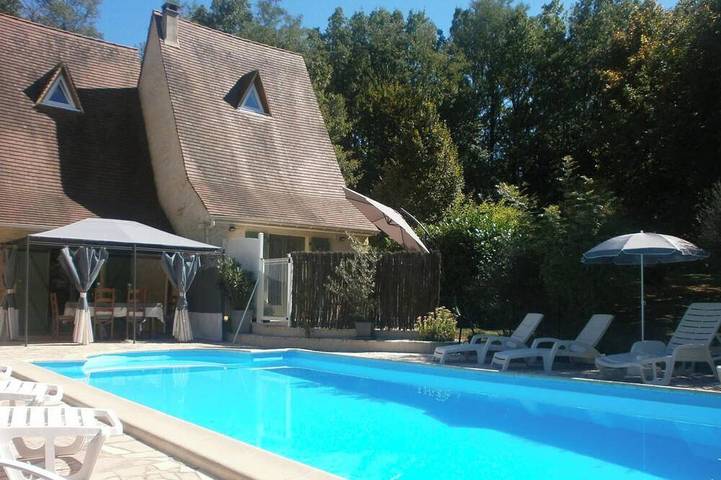 Gîte pour 4 personnes, avec Terrasse ainsi que Jardin et Piscine