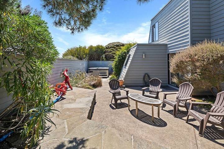 Vacation rental for 14 people, with hot tub and yard in Wine Country