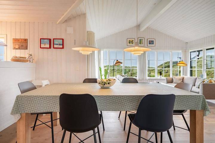 Ferienhaus auf einer Dünenspitze und nur wenige hundert Meter von der Nordsee entfernt. in Henne, Varde