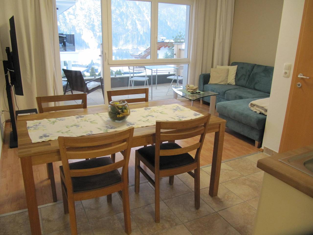 Entire holiday apartment, Apartment, shower and bath, toilet, facing the forest in Maurach, Eben am Achensee