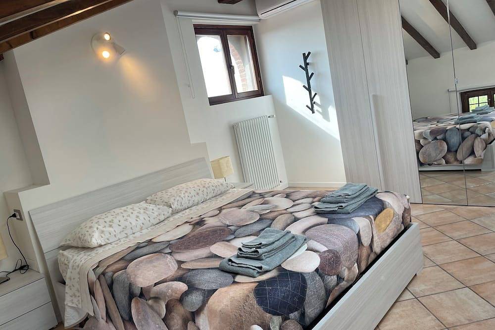 Entire apartment, Apartment in country villa with traditional Dop vinegar cellar in Nonantola, Modena Province