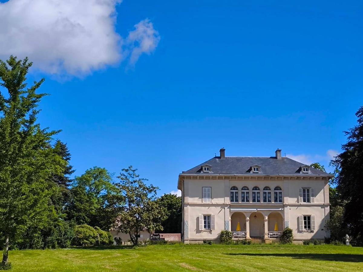 Appartement entier, Apartment in Joncy, Région de Charolles
