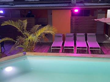 Gîte pour 2 personnes, avec jardin ainsi que piscine et jacuzzi à Gros Morne (homonymie)