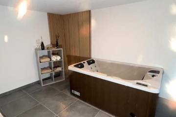 Gîte pour 6 personnes, avec terrasse et jacuzzi à Modave