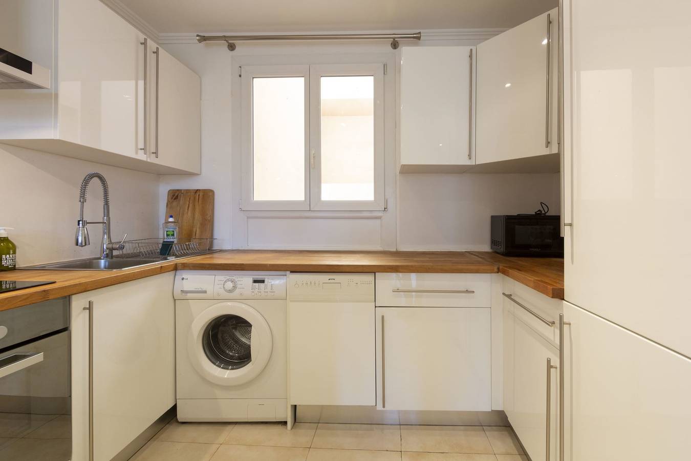 Appartamento intero, Robert Soleau: bright stylish flat, center of Antibes in Antibes, Cannes e dintorni