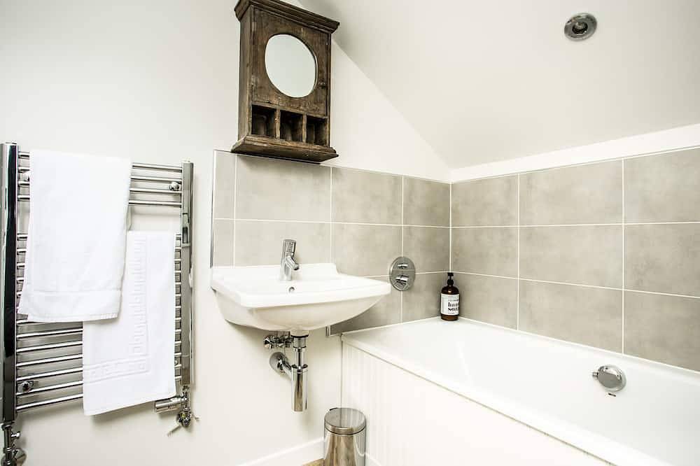 Ganze Wohnung, Stylish first-floor apartment with private patio, just moments from the High Street. Sleeps 2 in North Berwick, Edinburgh und Lothian