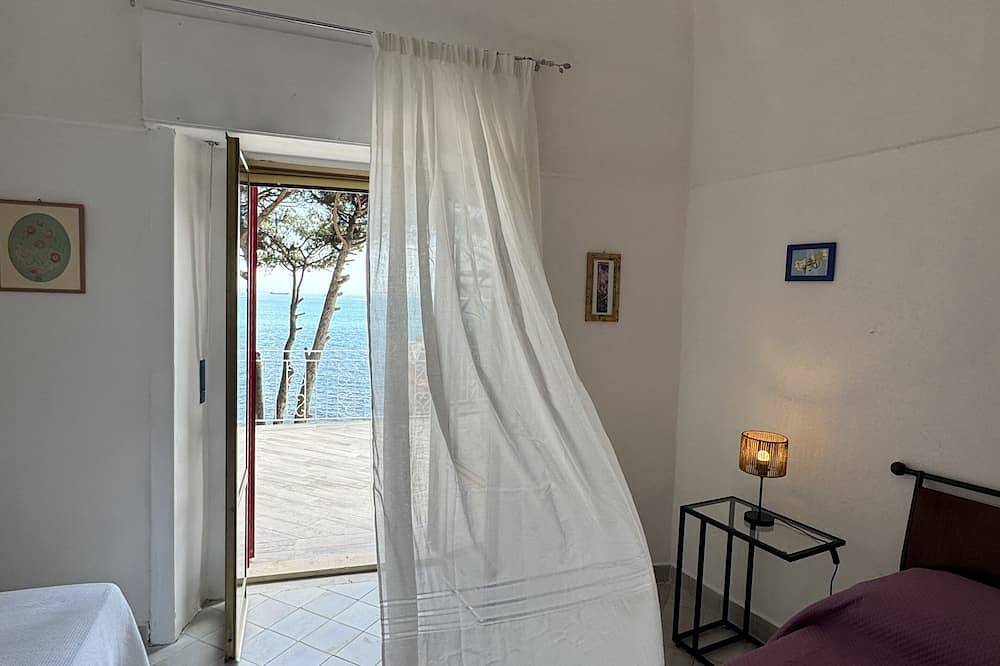 Luxury House Marinadalbori, Terrazzo Privato a 10 Metri dal Mare in Amalfi Coast in Vietri sul Mare, Amalfi Coast