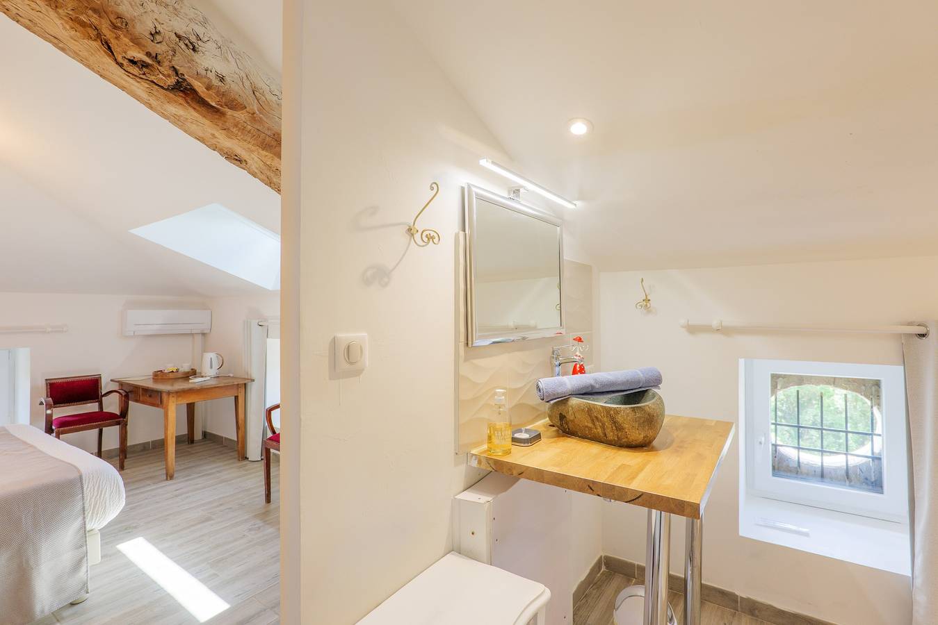 Gastenkamer 'Chambre Catherine' met gedeeld zwembad, wifi en airconditioning, foto 14