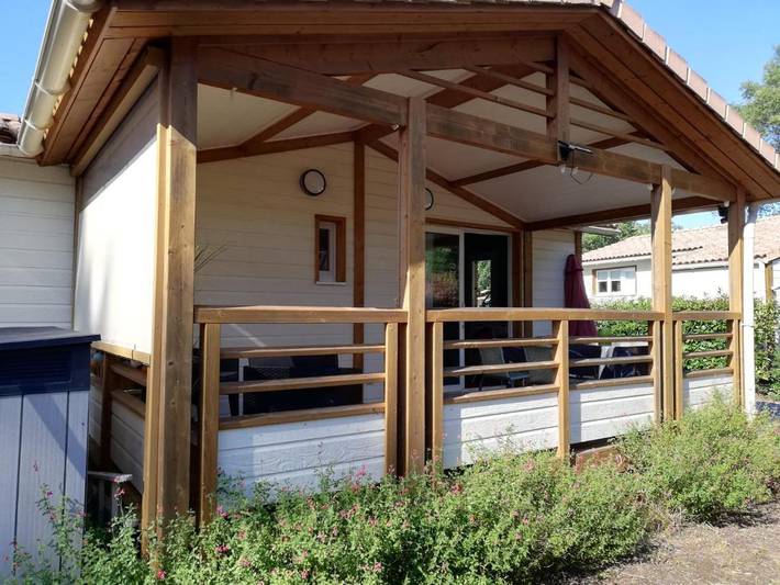 Gîte pour 4 personnes, avec jardin et piscine à Azur