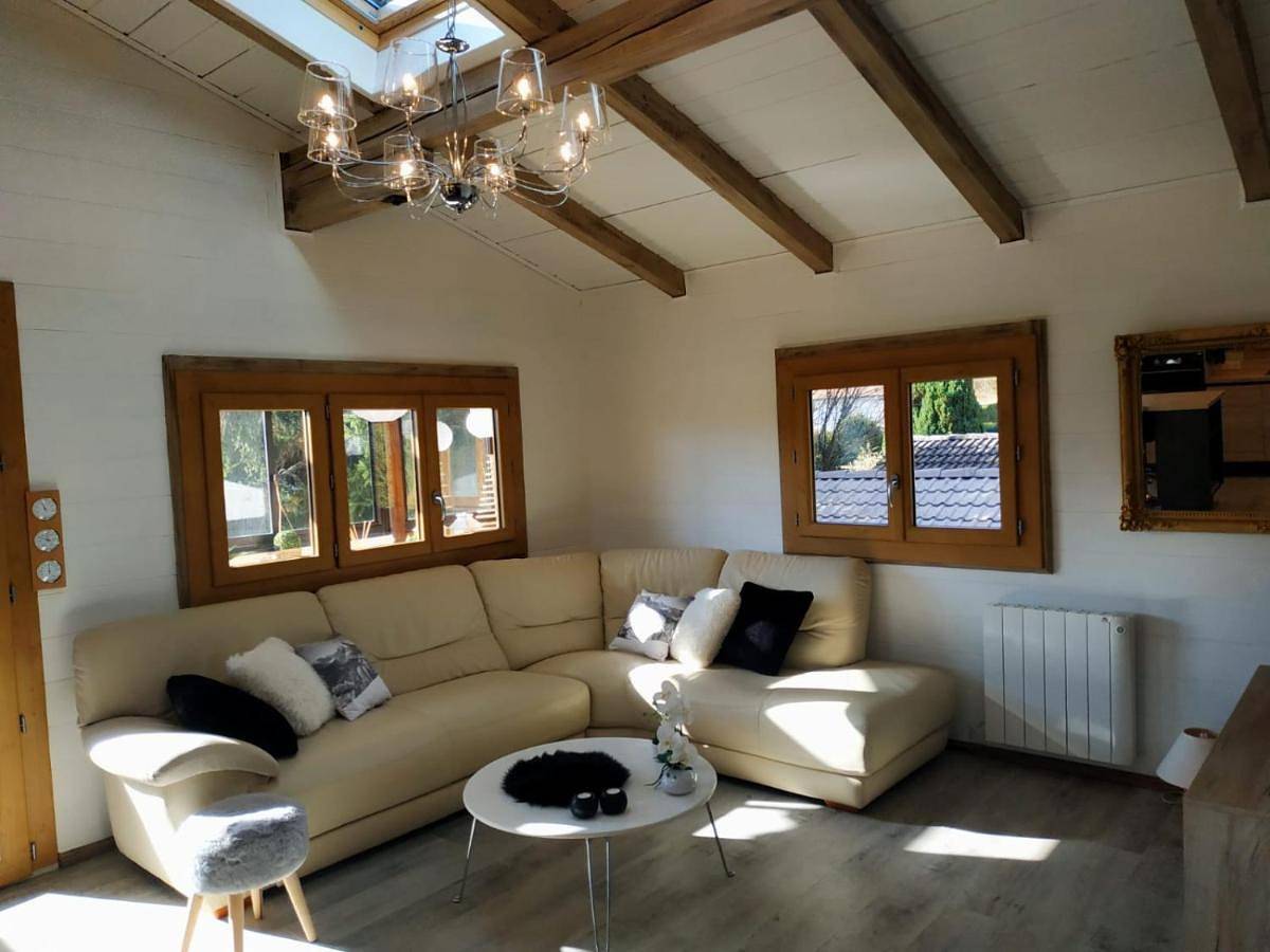Chalet de charme à côté de Genève Annecy Chamonix, vue sur les montagnes, sauna jacuzzi en option in Viuz-en-Sallaz, Région de Bonneville