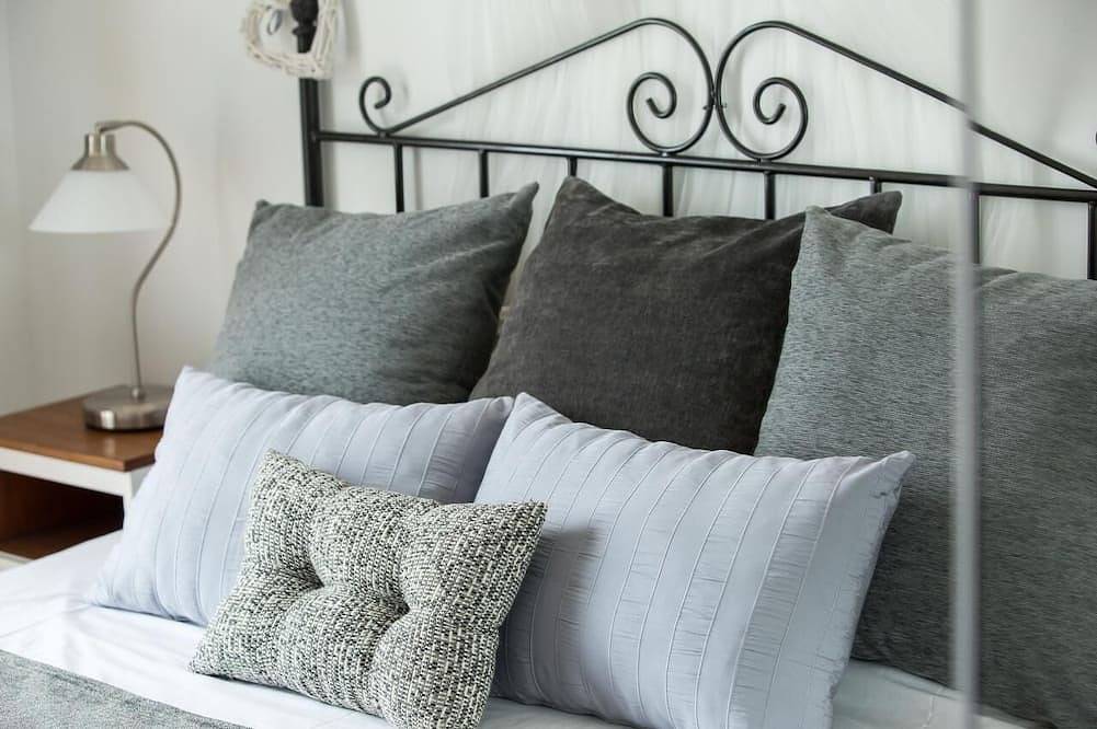 Fantastic location, 2 bed 2 bathroom property, stunning views, private Jacuzzi. in Punta de las Mujeres, Lanzarote