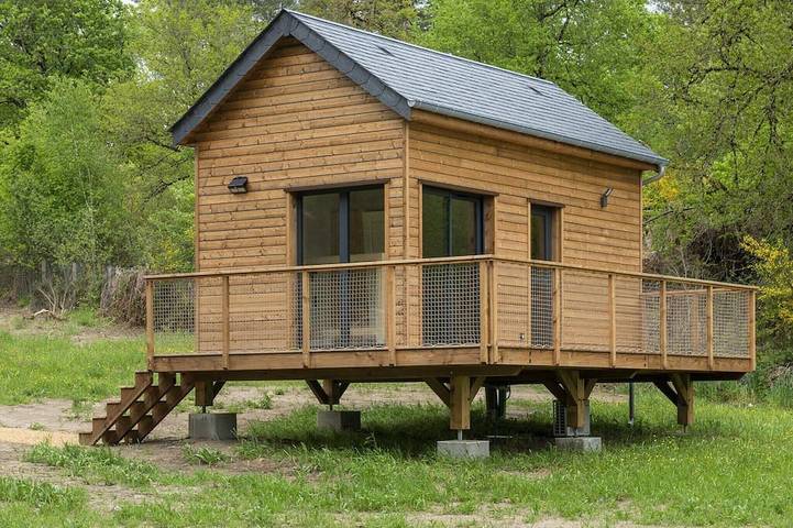 Gîte pour 4 personnes, avec piscine et sauna ainsi que terrasse et jacuzzi à Meyrignac-l'Église