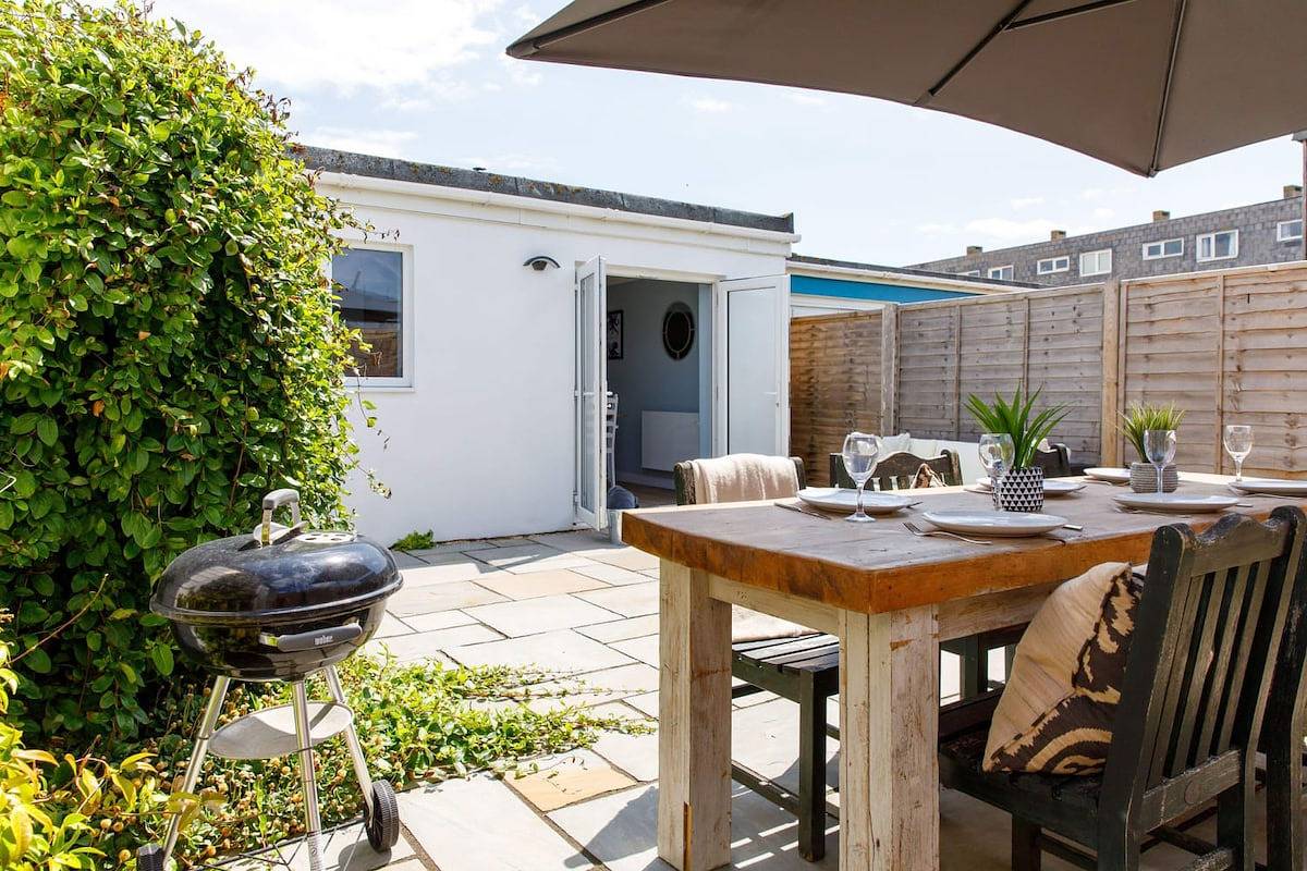 Charming Bolthole 400m to Beach in West Sussex