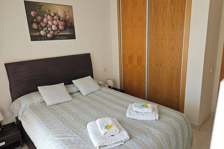 Appartement entier, Estepona Superbe Location De Vacances Vue Mer à 900 m de la plage  El Pirata. in La Resina, Estepona
