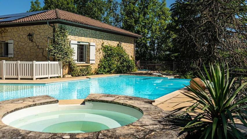 Villa pour 6 personnes, avec Balcon et Jacuzzi ainsi que Terrasse et Piscine