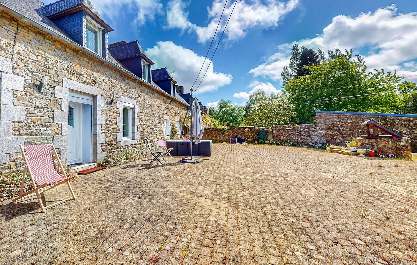 Appartement confortable à deux lits avec parking et WiFi in Plouagat, Région de Guingamp