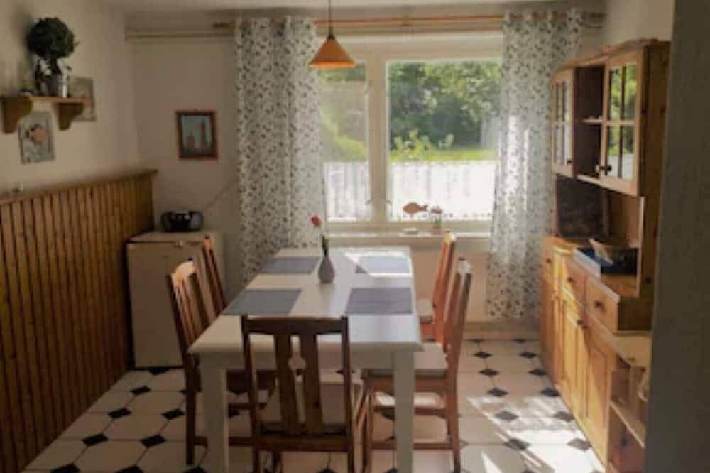 Ganze Wohnung, Landidylle auf dem Halbecks Hof für 4-5 Personen, Halbecks-Hof in Lieschow, Ummanz