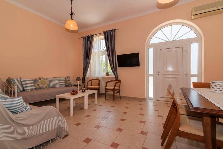 Ferienwohnung für 3 Personen, mit Ausblick und Garten sowie Balkon in Zakynthos Stadt - 2