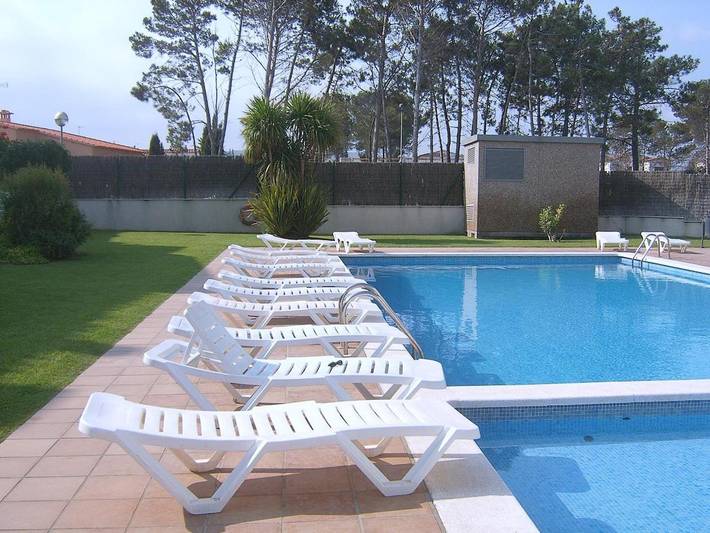 Vakantieappartement voor 3 personen, with tuin and zwembad as well as balkon in L'Escala