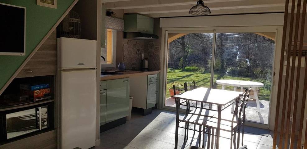 Gîte pour 3 personnes, avec terrasse ainsi que piscine et vue à Peypin-d'Aigues - 4