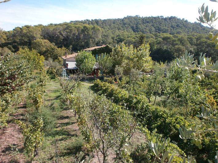 Gîte pour 4 personnes, avec terrasse et jardin à Carnoules