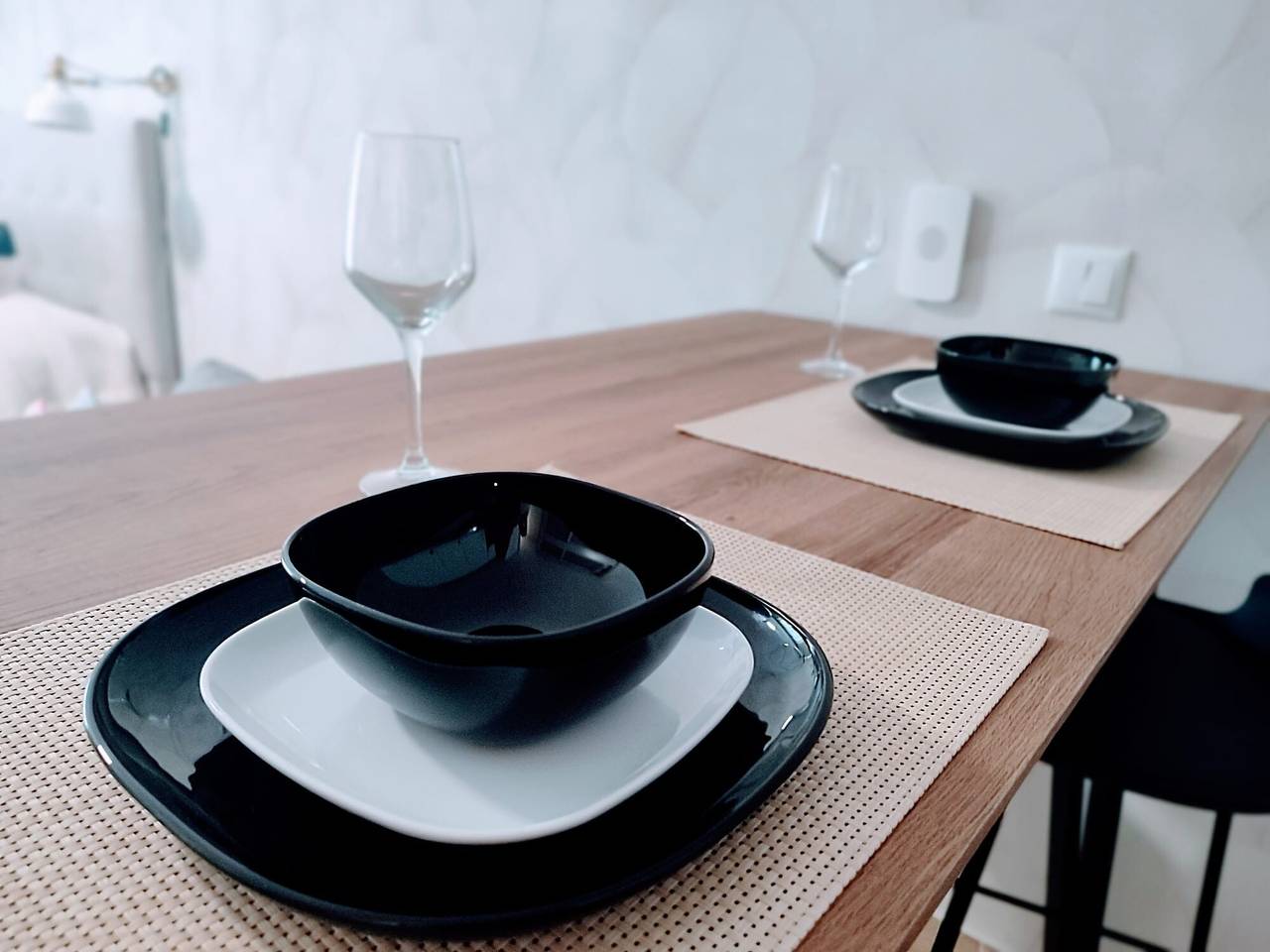 Apartamento inteiro, Apartamento 'Hacienda Beach' com terraço privado, Wi-Fi e ar condicionado in Playa de Arroyo las Cañas-Velerín, Estepona