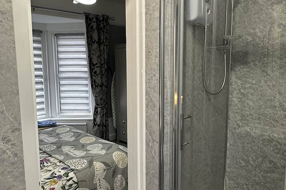 Ganze Wohnung, Apartment-Deluxe-Ensuite mit Dusche-Strassenblick-Flat 2 in Eastbourne, Ost Sussex