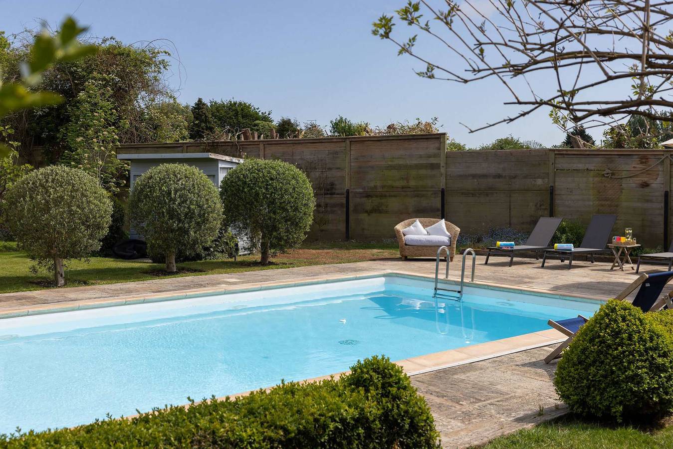 Victorian House, Sleeps 14, Pool and Gardens in Sidlesham, Sussex Occidental