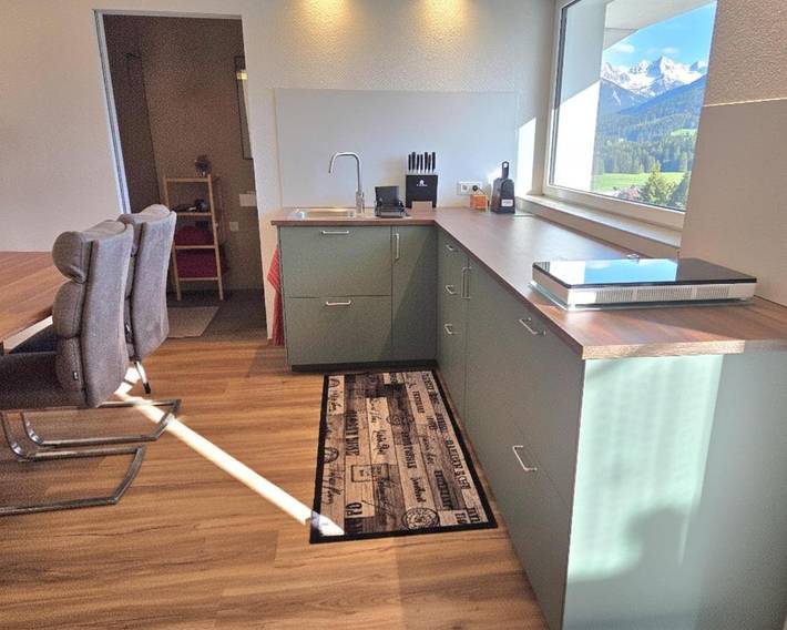 Ferienwohnung für 4 Personen, mit Terrasse und Ausblick in Oberperfuss