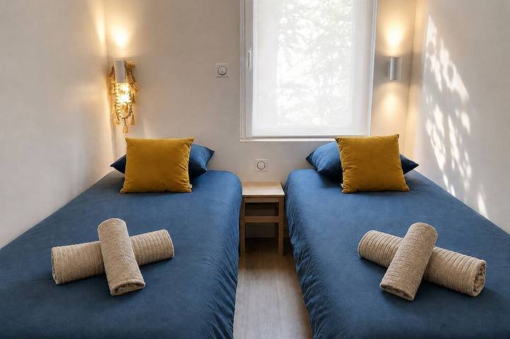 Entire apartment, The Hacienda - Patio Terrace - Downtown / Beach 5 min in Saint-Martin-du-Littoral, Le Havre region