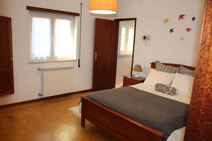 Casa colonica con ampio giardino esterno, privato, vicino alla spiaggia, verde e nella tranquillità in Alfeizerão, Leiria District