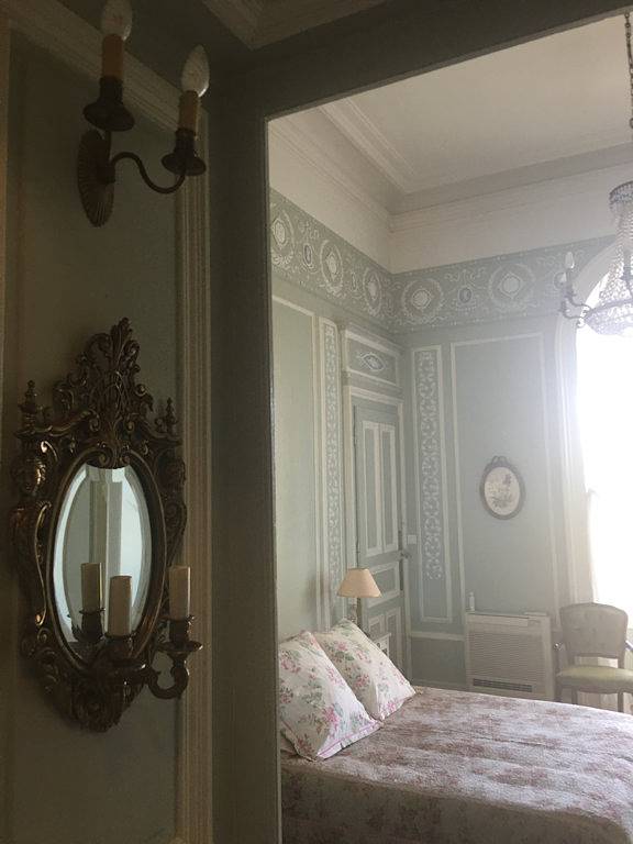 Gîte pour 2 personnes, avec vue sur le lac ainsi que terrasse et jardin dans Parc du Bois Vidal - 4