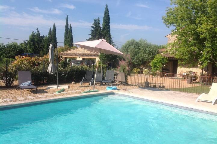 Location de vacances pour 12 personnes, avec Terrasse et Jardin à Joucas