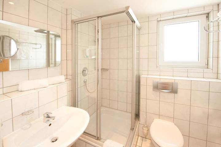Hotel für 3 Personen, mit Terrasse und Ausblick in Burscheid - 2