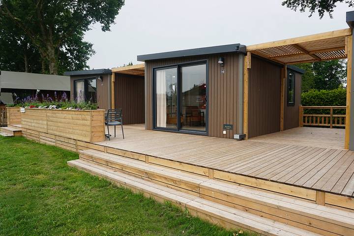 Vakantieappartement voor 4 personen, with kinderzwembad and zwembad as well as tuin and terras in Voorthuizen