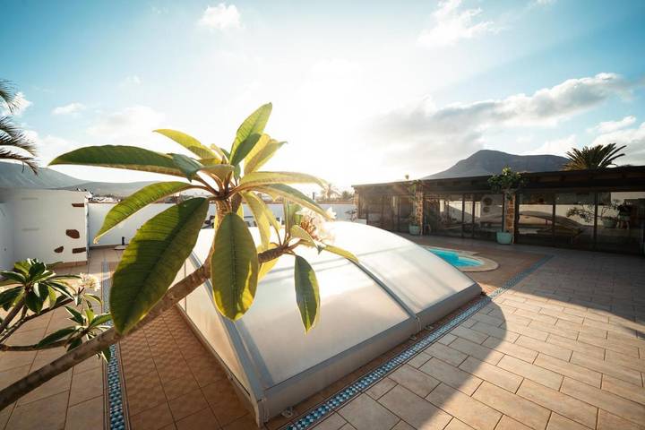 Gîte pour 14 personnes, avec piscine ainsi que vue et jardin dans Tetir - 3