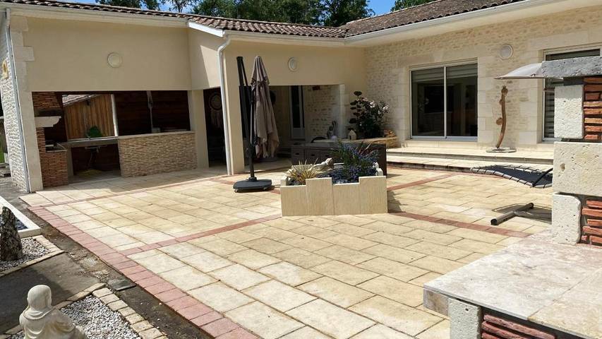 Maison de campagne pour 2 personnes, avec Jacuzzi et Terrasse ainsi que Jardin et Piscine