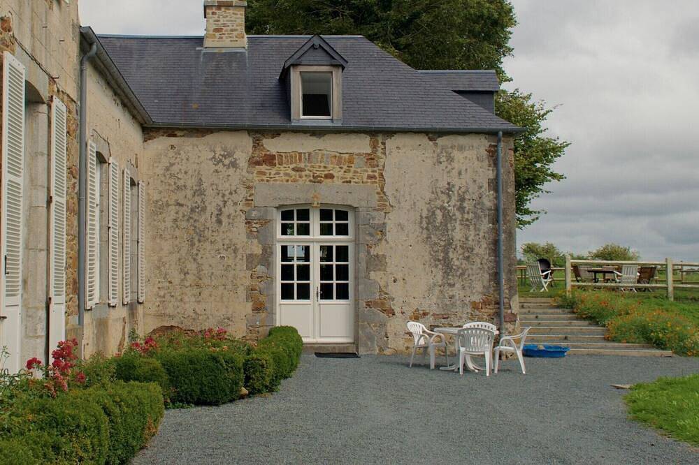 Dépendance chateau normand 6 km de la mer in Contrières, Région de Coutances